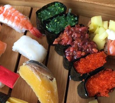 樱绿花田回转寿司多个品种