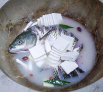 鲜呦蒸汽石锅鱼