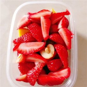 卟二家水果捞草莓