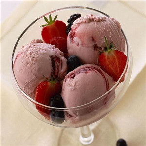 冰雪童话草莓冰激凌