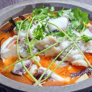 巴山石锅鱼红汤