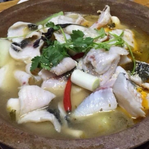 巴山石锅鱼清汤