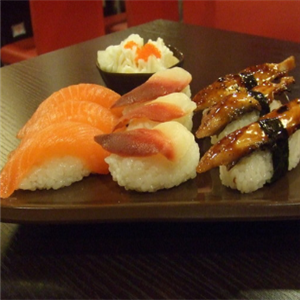 阪前寿司生鱼片