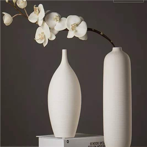 德胜利陶瓷白色花瓶