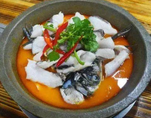 咕噜石锅鱼小吃