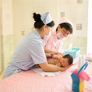 绿萝国际母婴护理洗澡