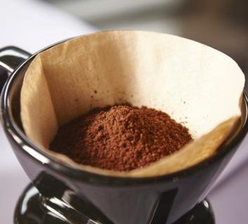 振昌咖啡粉为手冲咖啡壶滤杯里添加咖啡粉