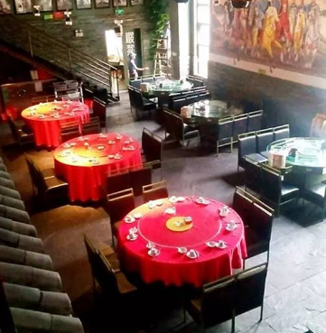 红军阁主题餐厅酒桌