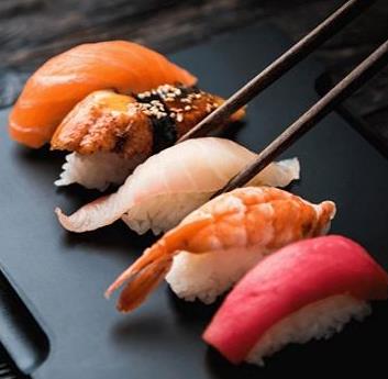 小船日式创作料理三文鱼寿司