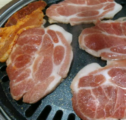 韩星自助烤肉美食