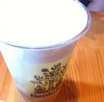 嫩绿茶廊饮品奶盖