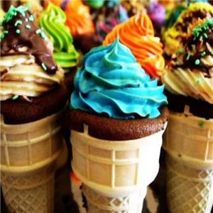 优密冰淇淋甜品甜筒