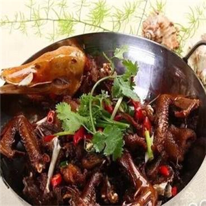 周老太铁锅焖鸭品味
