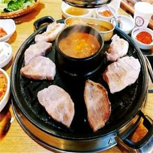明洞韩国烤肉一锅两吃