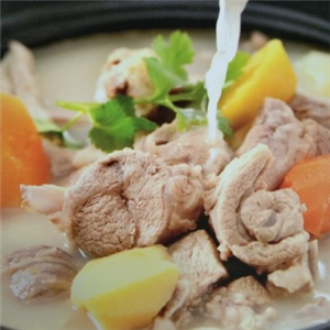 新疆美食城羊肉汤