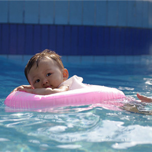 青青宝贝婴儿游泳好玩
