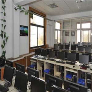 鲁科教育计算机室