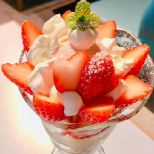 疯狂的草莓冰淇淋草莓