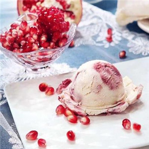 贝勒海冰淇淋草莓冰淇淋