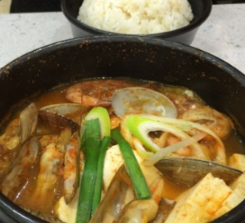 肉加韩国料理汤