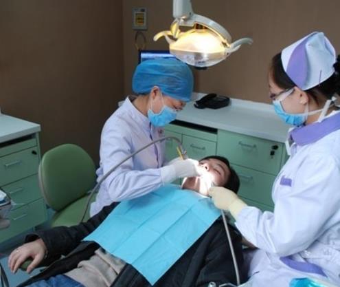 雅典口腔国际型牙科门诊检查