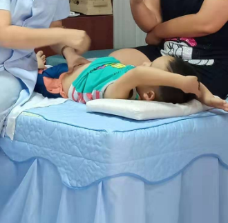  Bei Haha Tan Mingjun has experience in children's massage