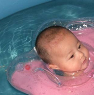 澳博尔婴儿游泳馆成长