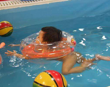 33度婴幼儿游泳拓展训练馆游泳