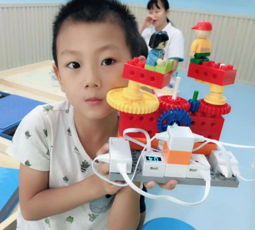 儿童机器人模型