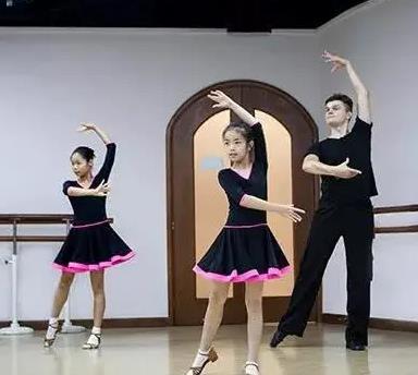 坤媛舞蹈学校