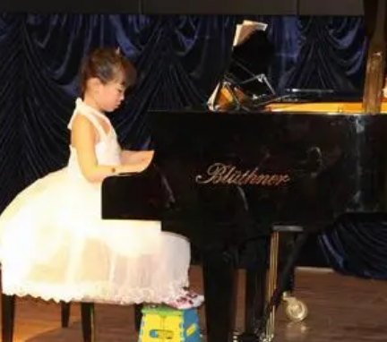 钢琴培训儿童