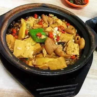 黄焖鸡米饭美食豆腐