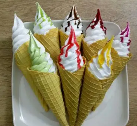 冰淇淋蛋筒彩色