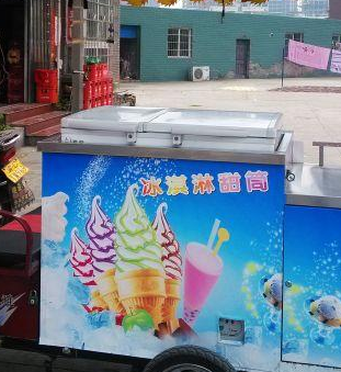 流动冰淇淋车店