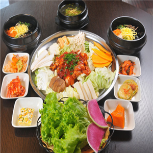 莎拉波尔韩国料理泡菜锅