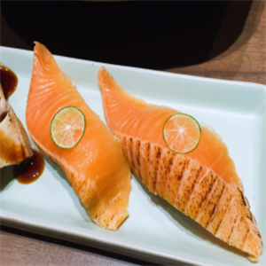 喵卷寿司生鱼片