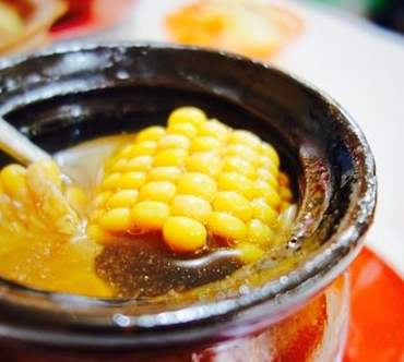 煨汤瓦罐玉米