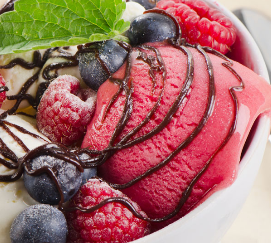 水果冰激凌树莓