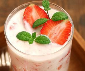 酸奶饮品草莓