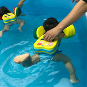 家童乐游泳