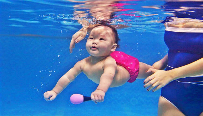 邻家儿女婴幼儿游泳馆安全