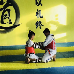 利龙跆拳道专业教练