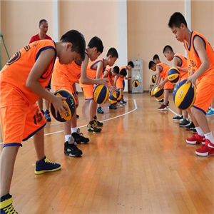 飞鹤青少年篮球俱乐部培训