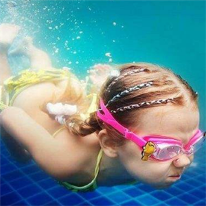 喜斯达儿童游泳体能俱乐部宣传