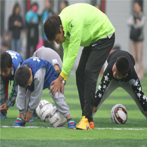 创林青少年足球培训姿势训练