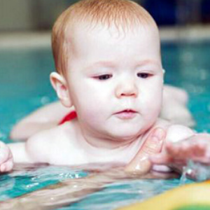 51SWIM婴幼儿游泳中心辅导