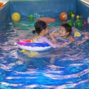 51SWIM婴幼儿游泳中心授课