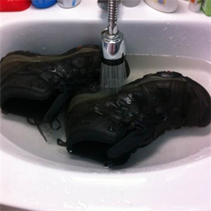 皇龙擦鞋洗衣浸泡
