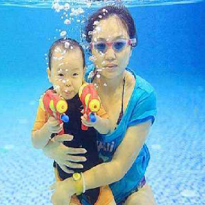 floatbaby 儿童美式水育感统spa训练中心-开心