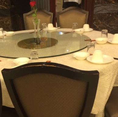 春光饭店圆桌